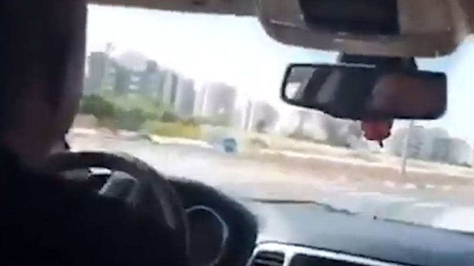 El escalofriante vídeo de una familia israelí escapando en coche de bombardeos terroristas