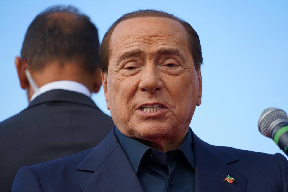 Silvio Berlusconi da positivo por coronavirus