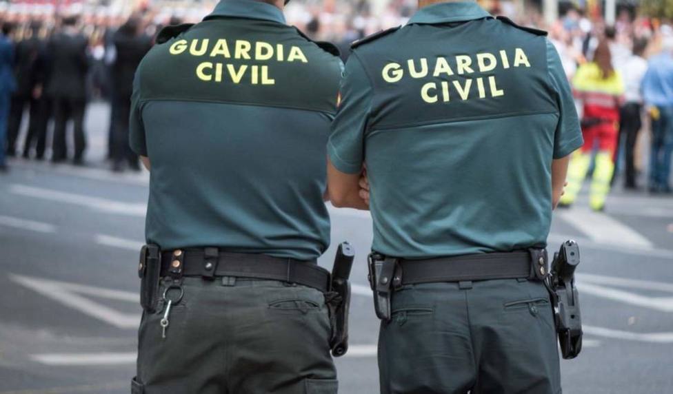 La Guardia Civil detiene a un individuo que estaba amenazando a dos personas con un gran cuchillo