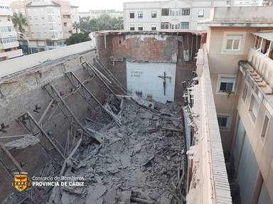 Cae parte del techo de la iglesia de las Esclavas en Cádiz: “Agradecemos todo el apoyo recibido”