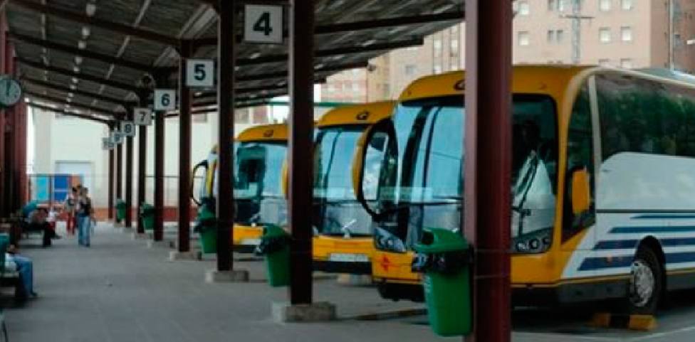 Renfe amplía los buses para los viajeros que deseen visitar playas de Águilas