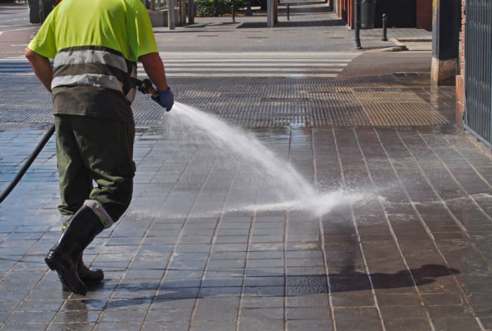 El Concello de Vigo pedirá a la Xunta de Galicia poder utilizar agua de la depuradora para fregar las calles