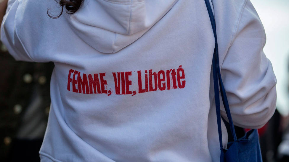 La France va interdire à ses athlètes olympiques de porter le foulard aux JO de Paris