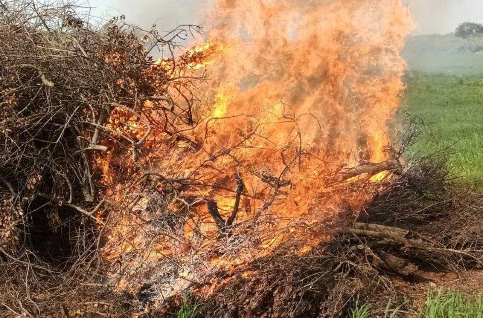 ARAG-ASAJA La Rioja solicita la derogación de la ley que prohíbe las quemas de restos agrícolas