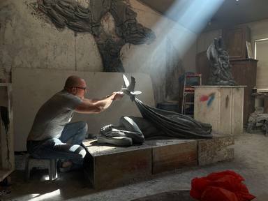“Refugio”: Esta es la escultura con la que el Papa invita a cuidar de las personas sin hogar