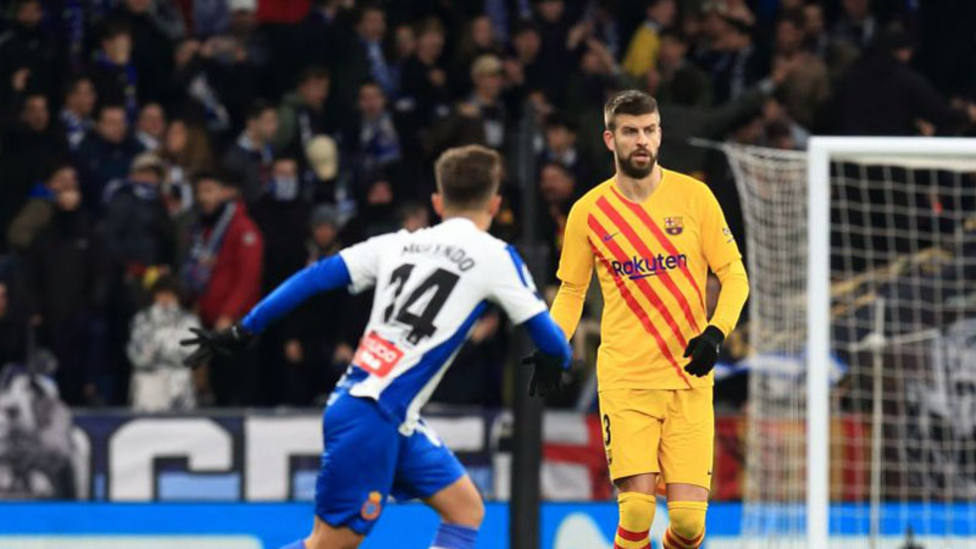 LaLiga denuncia los cánticos contra Piqué y su en Espanyol-Barça - Fútbol - COPE