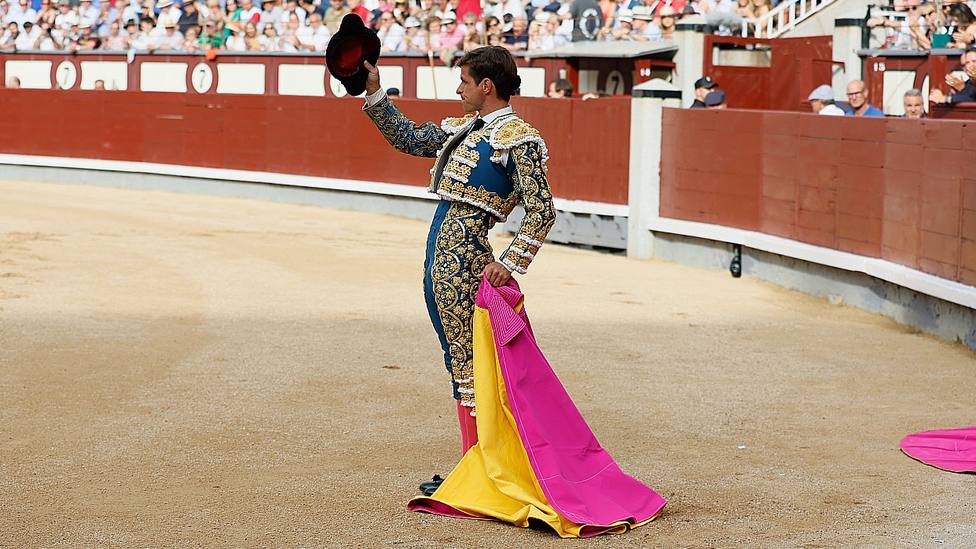 El Juli saludando una ovación en la plaza de toros de Las Ventas