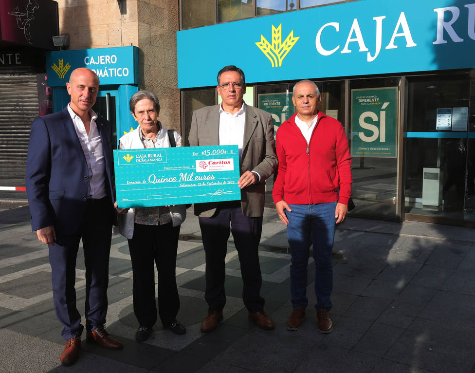 Caja Rural dona 15.000 euros a Cáritas Salamanca