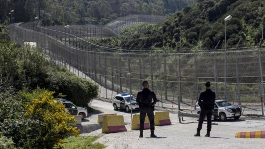 Dos mujeres han fallecido tras una avalancha en las inmediaciones de la frontera de Ceuta