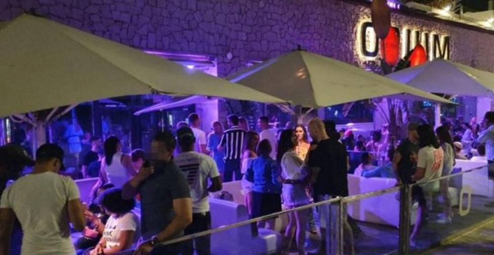 Fiesta multitudinaria en una conocida discoteca de Barcelona en plena fase  1 - Barcelona - COPE