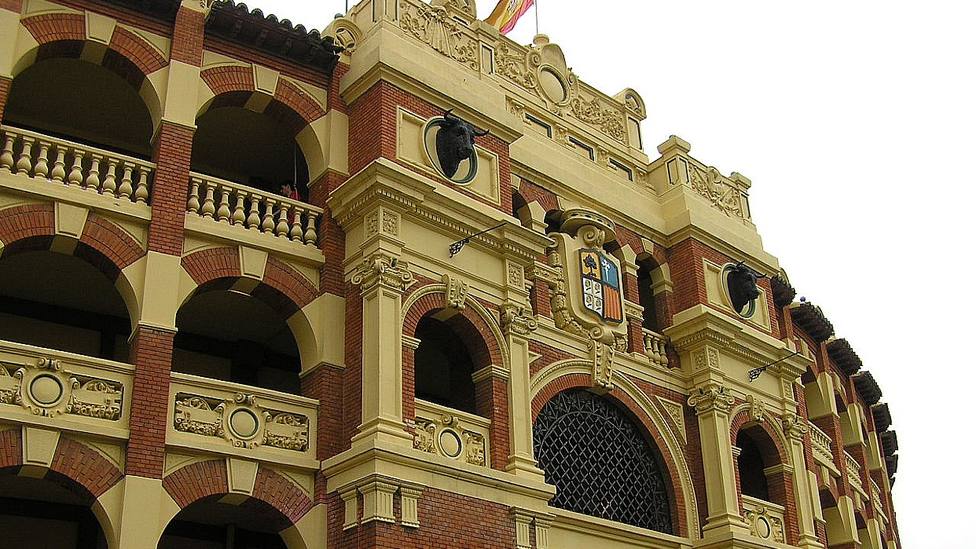 Fachada principal de la plaza de toros de La Misericordia de Zaragoza