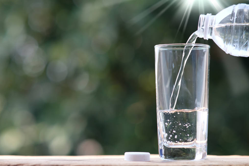 ¿Cuál es la bebida que te mantiene más hidratado? No, no es el agua