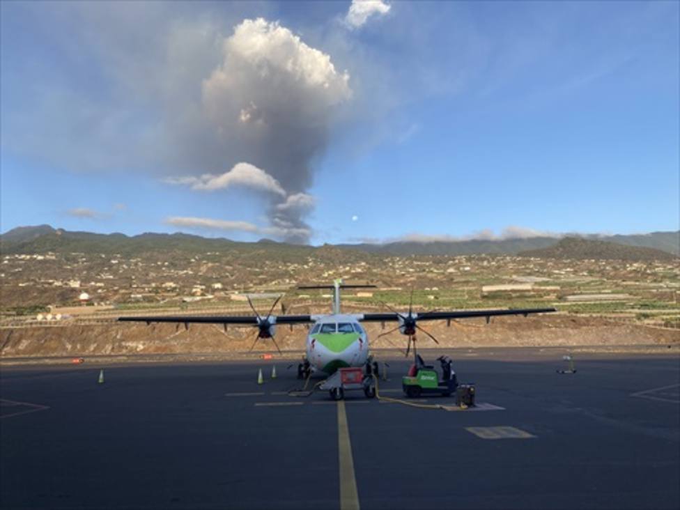 Binter vuelve a operar en el aeropuerto de La Palma