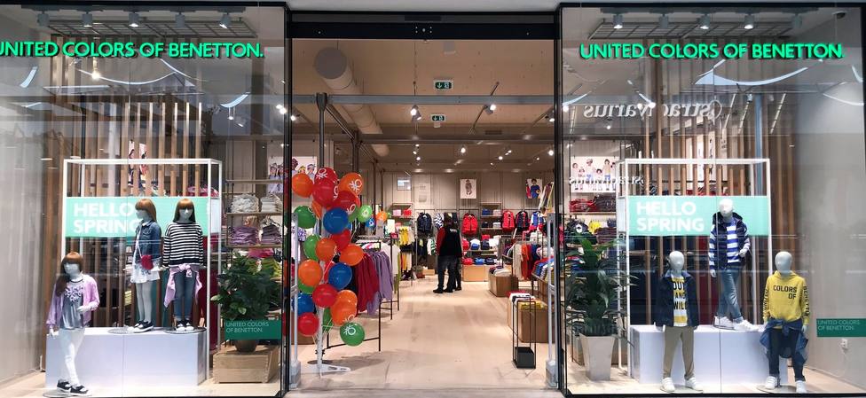 No se mueve Máxima análisis Benetton abrió su nuevo establecimiento en el Centro Comercial Odeón -  Ferrol Comarcas - COPE