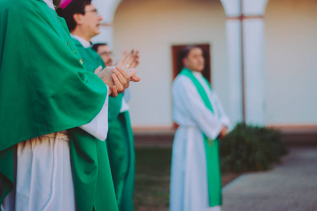 Verde, morado, rojo, blanco... ¿Qué significan los colores que lleva el  sacerdote? - Vivir la Fe - COPE