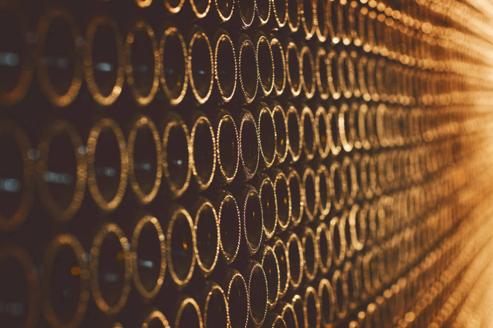 ¿Por qué las botellas de vino tienen un hueco en su base?