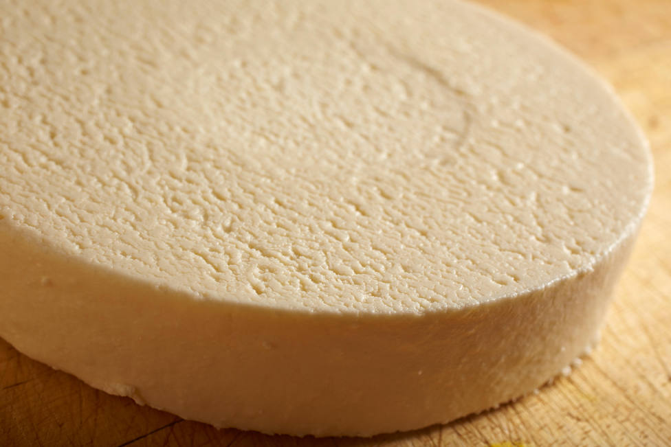 Este es el ingrediente fundamental del queso del que se puede prescindir