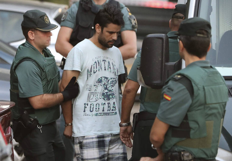 Salah El Karib, de 34 años, uno de los cuatro detenidos tras los atentados de Cataluña y responsable de un locutorio donde se compraron billetes de avión para el imán de Ripoll