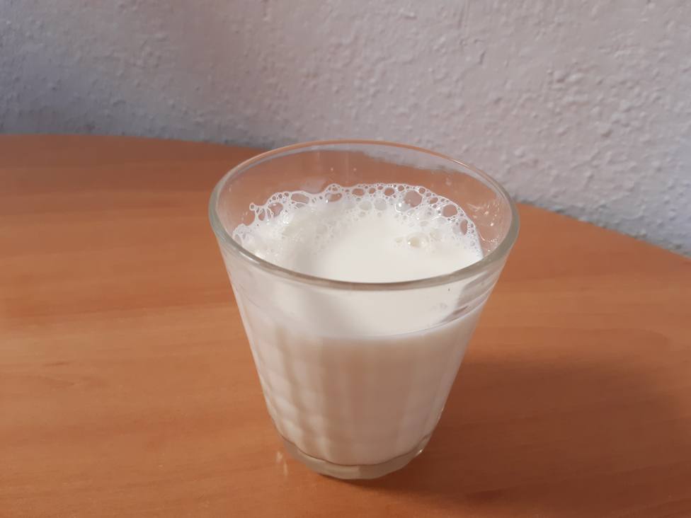 ¿Tiene más calcio la leche entera, desnatada o semidesnatada?
