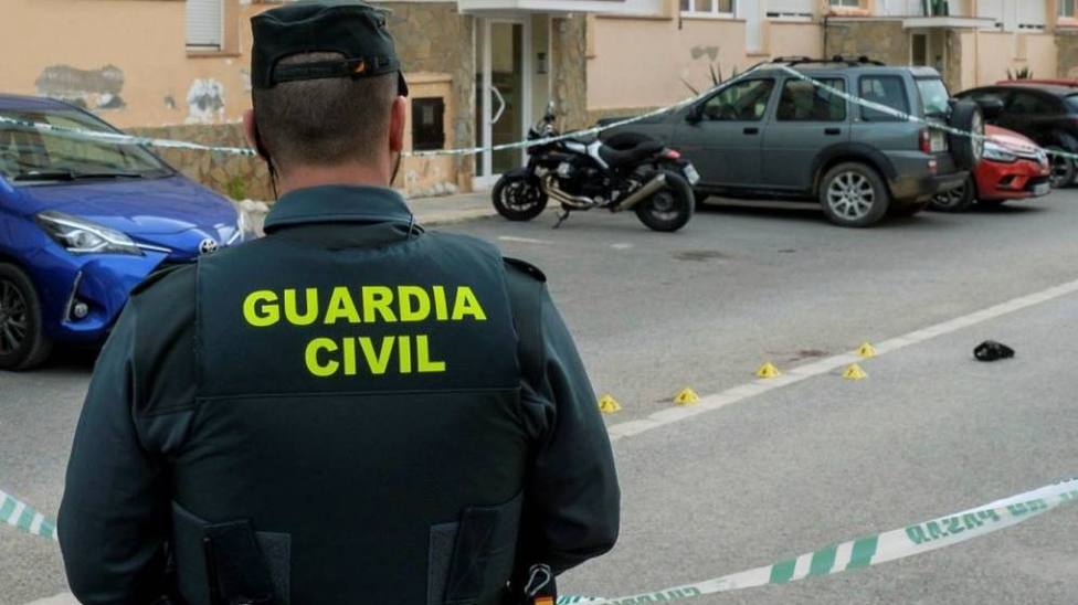 Un hombre mata a otro con una motosierra durante una