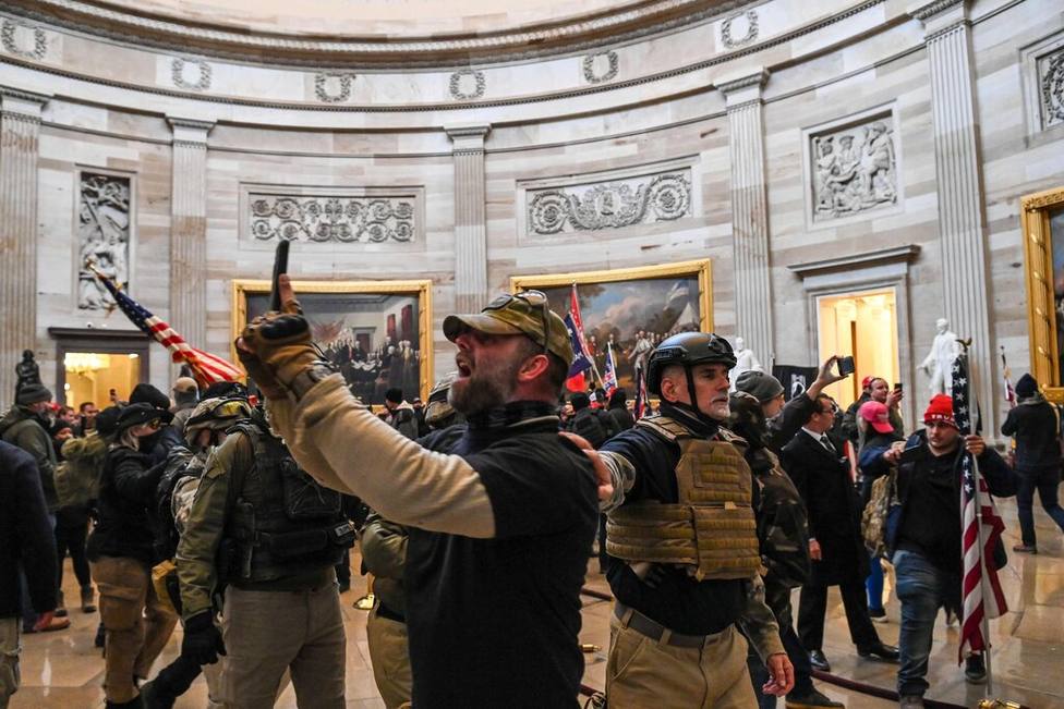 El FBI revela la detención de más de cien personas por su participación en  el ataque al Capitolio - Internacional - COPE
