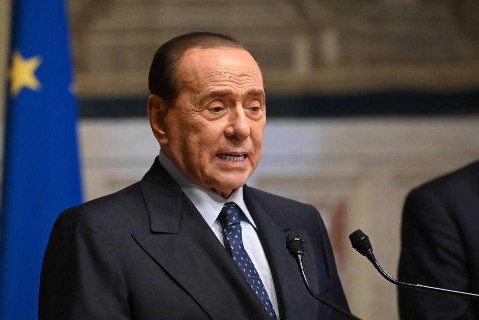 Berlusconi, absuelto de sobornar al pianista de sus fiestas