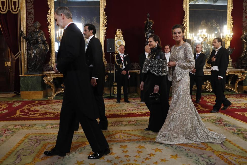 La reina Letizia deslumbra con la elección de su vestido joya en la cena de gala de Qatar