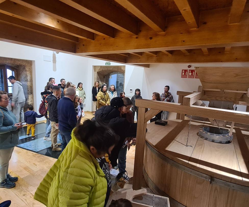 Una de las visitas guiadas al Molino de Xuvia en Narón. FOTO: Concello de Narón