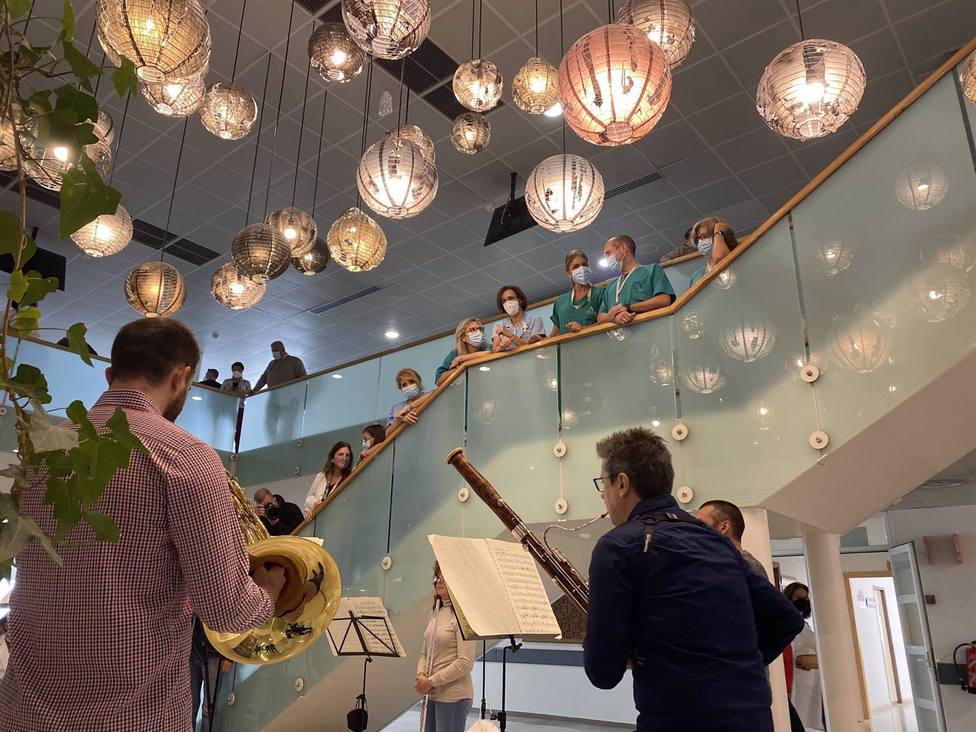 La Orquesta de Córdoba lleva su música a los pacientes del Hospital Reina Sofía con conciertos en directo