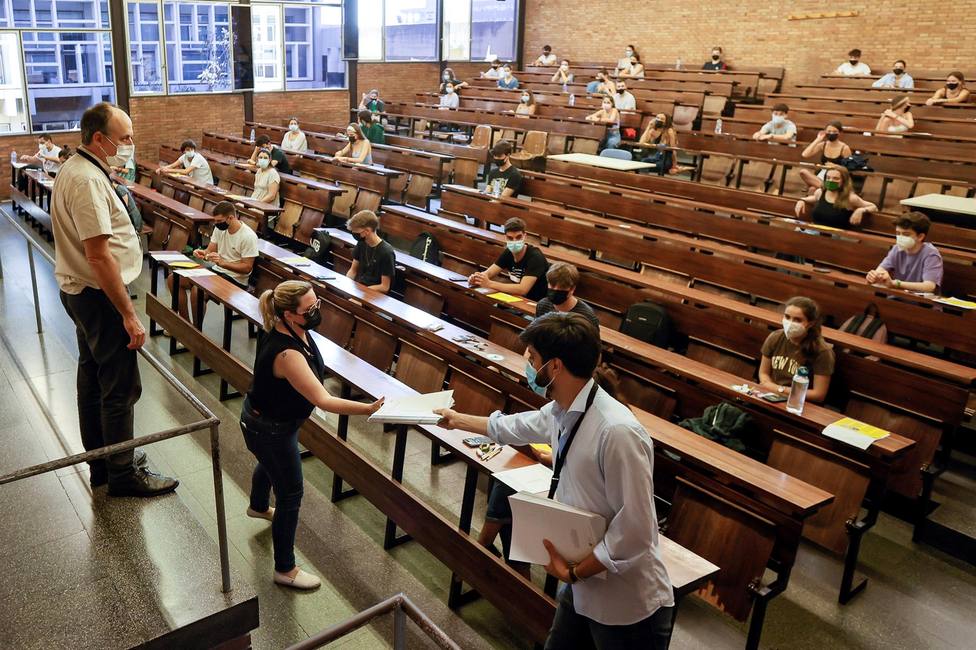 Primera jornada de las pruebas de acceso a la universidad. Universidad de Economía y Empresa de Barcelona