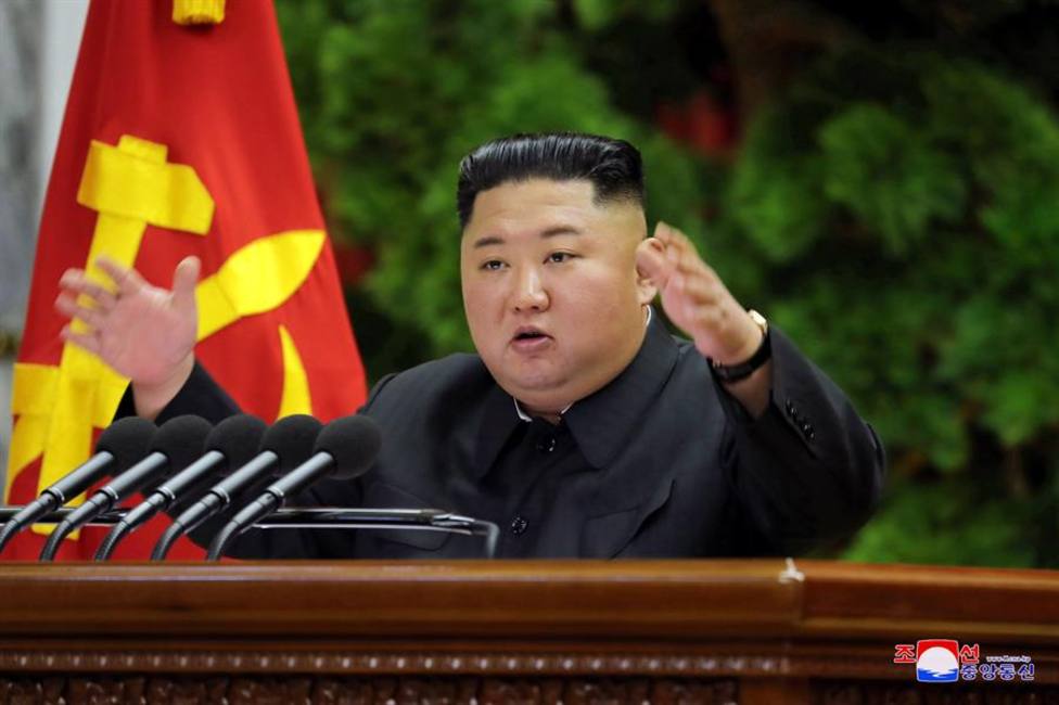 Corea del Norte reconoce que testó un misil hipersónico en presencia de Kim Jong-un
