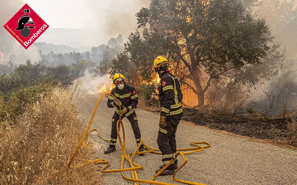 El incendio de Vall dEbo sigue activo en varios frentes y quema ya 11.500 hectáreas