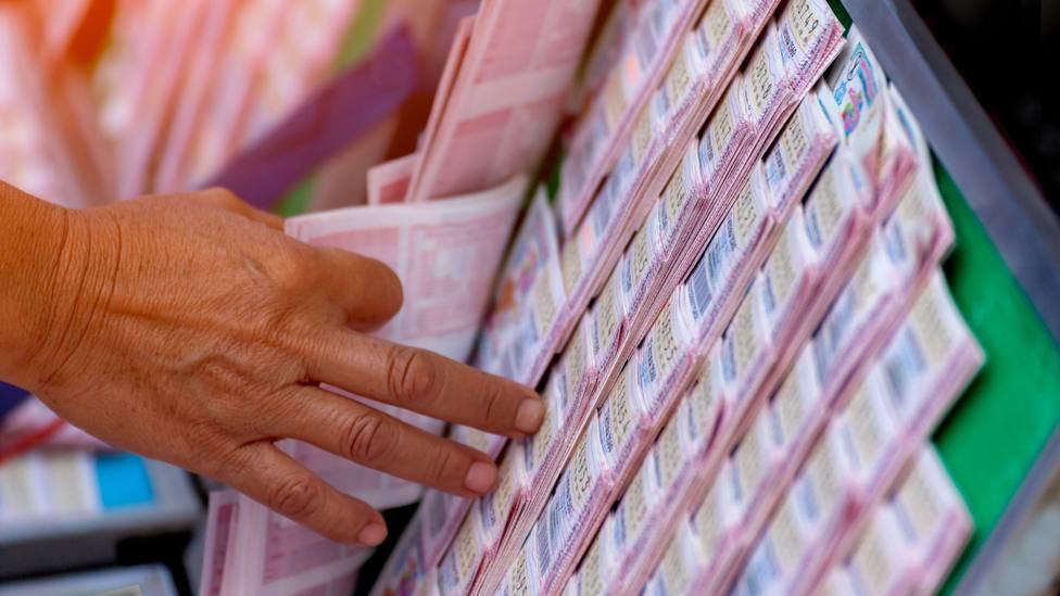 Gana más de 100.000 euros en la lotería y sus vecinos alucinan por la primera inversión que hace con el dinero