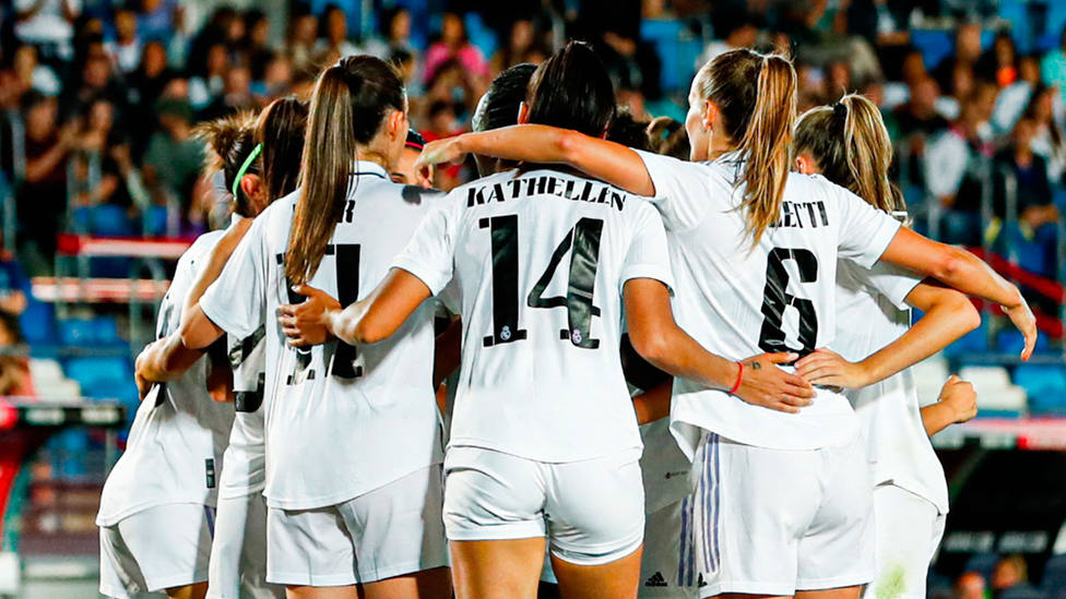 El Real Madrid femenino celebra el triunfo por 6-0 ante el Sturm Graz