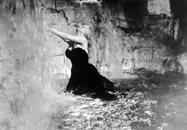 Anita Ekberg bañándose en la Fontana di Trevi