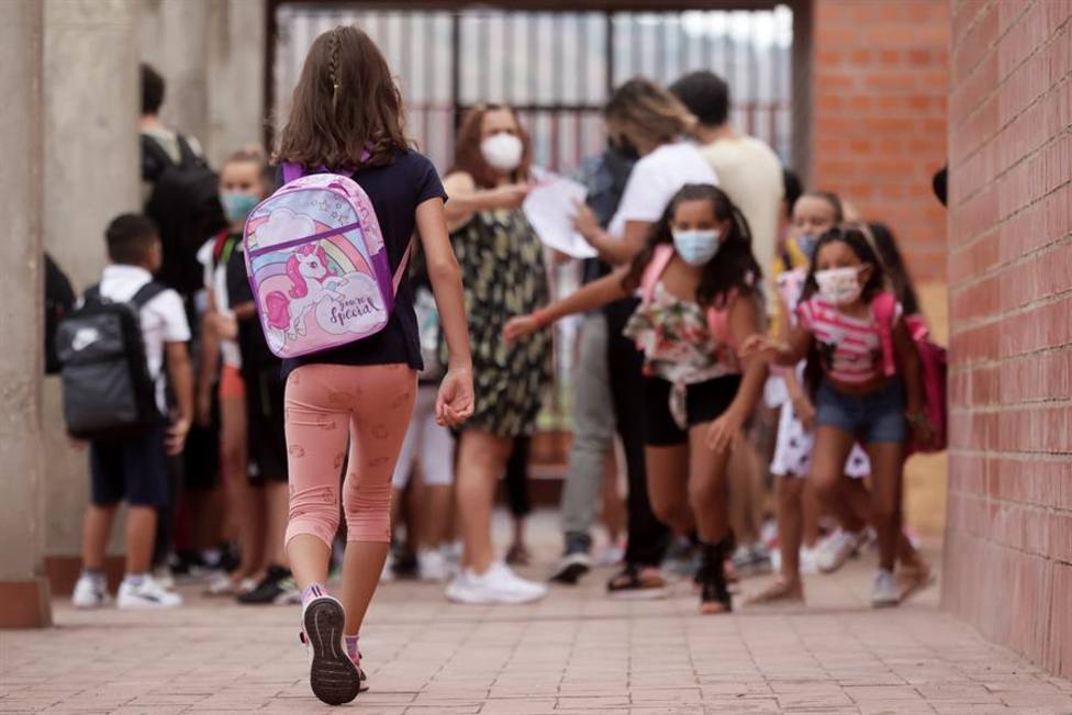 Madrid retira la mascarilla a los niños en los recreos: ¿cuál es la norma en otras CC.AA.?