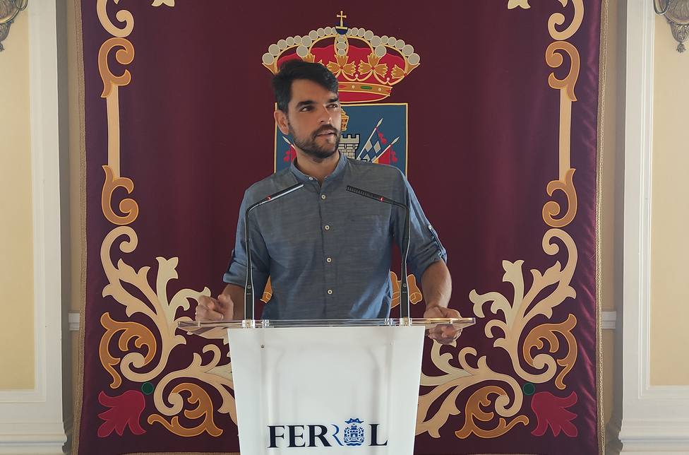 Julián Reina en la rueda de prensa de este lunes en el Ayuntamiento - FOTO: Concello de Ferrol