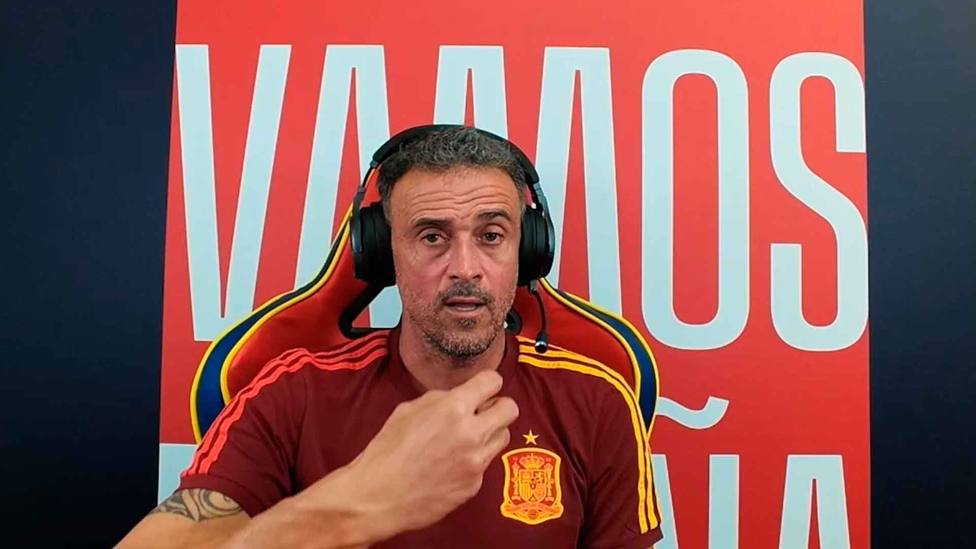 Luis Enrique, en su sesión de Twitch con la camiseta de la Selección Española