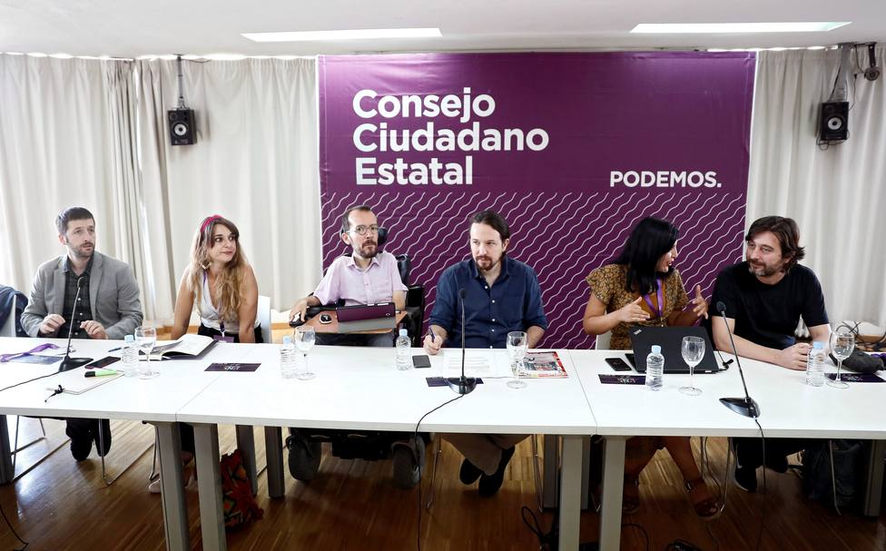El juez imputa a un estrecho colaborador de Pablo Iglesias y al tesorero de Podemos por la caja B