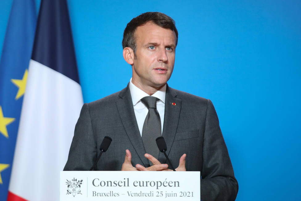 Macron pide al nuevo presidente de Irán retomar las negociaciones en Viena sobre el acuerdo nuclear