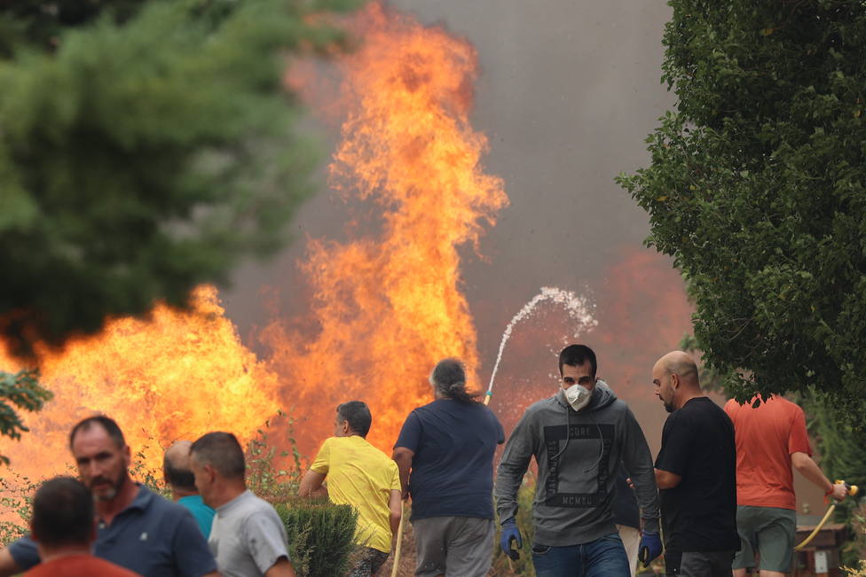 La UME ayuda en las labores de extinción de varios fuegos que asolan España