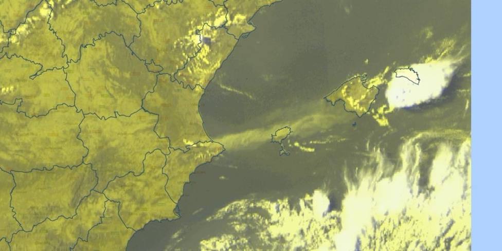 El humo de los incendios de Vall dEbo (Alicante) y Bejís (Castellón) llega hasta Mallorca