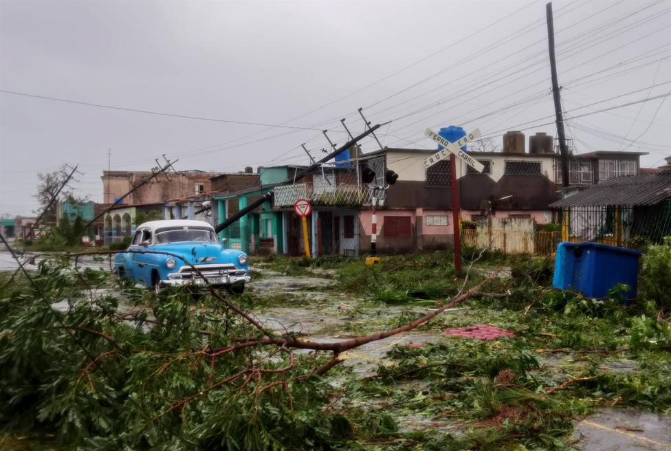Cuba se queda sin electricidad en todo el territorio por una avería relacionada con el huracán Ian
