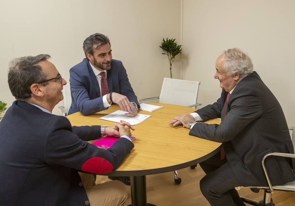 A Xunta aborda a colaboración coa Real Academia Galega de Xurisprudencia e Lexislación
