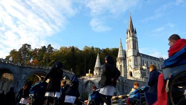Así es el documental sobre los voluntarios que ayudan a enfermos en Lourdes