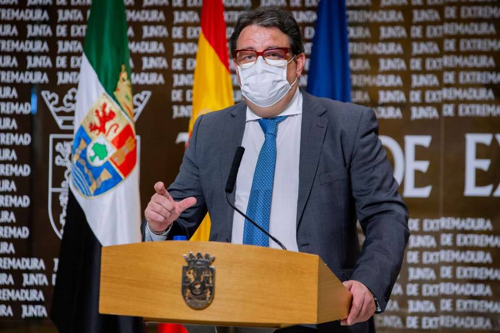 José María Vergeles, consejero de Sanidad de Extremadura, en rueda de prensa