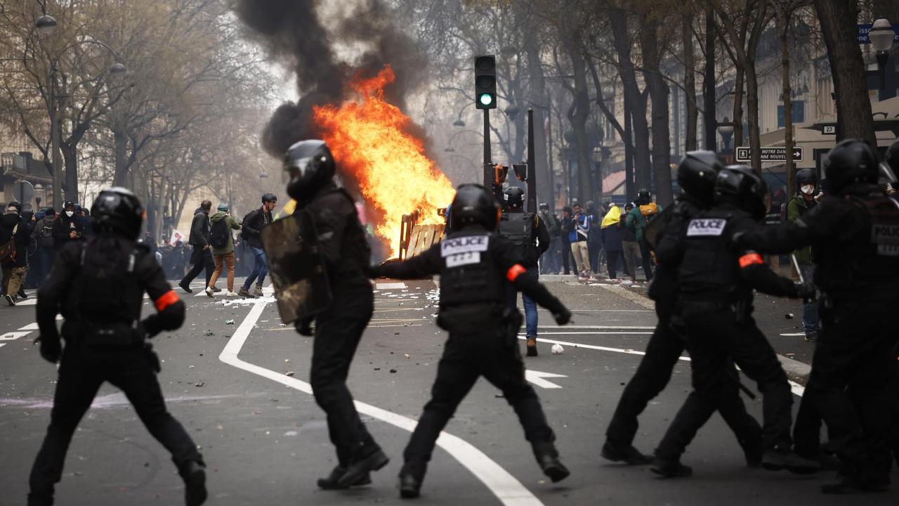 Au neuvième jour de grève, la tension monte dans les rues des principales villes de France – International