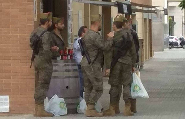 Resultado de imagen de legionarios tomando cervezas