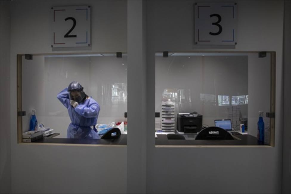 Países Bajos detecta 13 casos de ómicron y busca a 5.000 viajeros que llegaron del sur de África