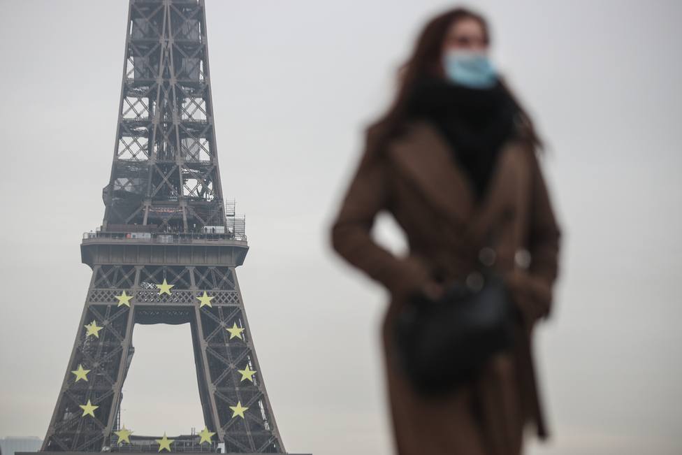Francia anuncia el fin de la mascarilla obligatoria en exteriores a partir del 2 de febrero